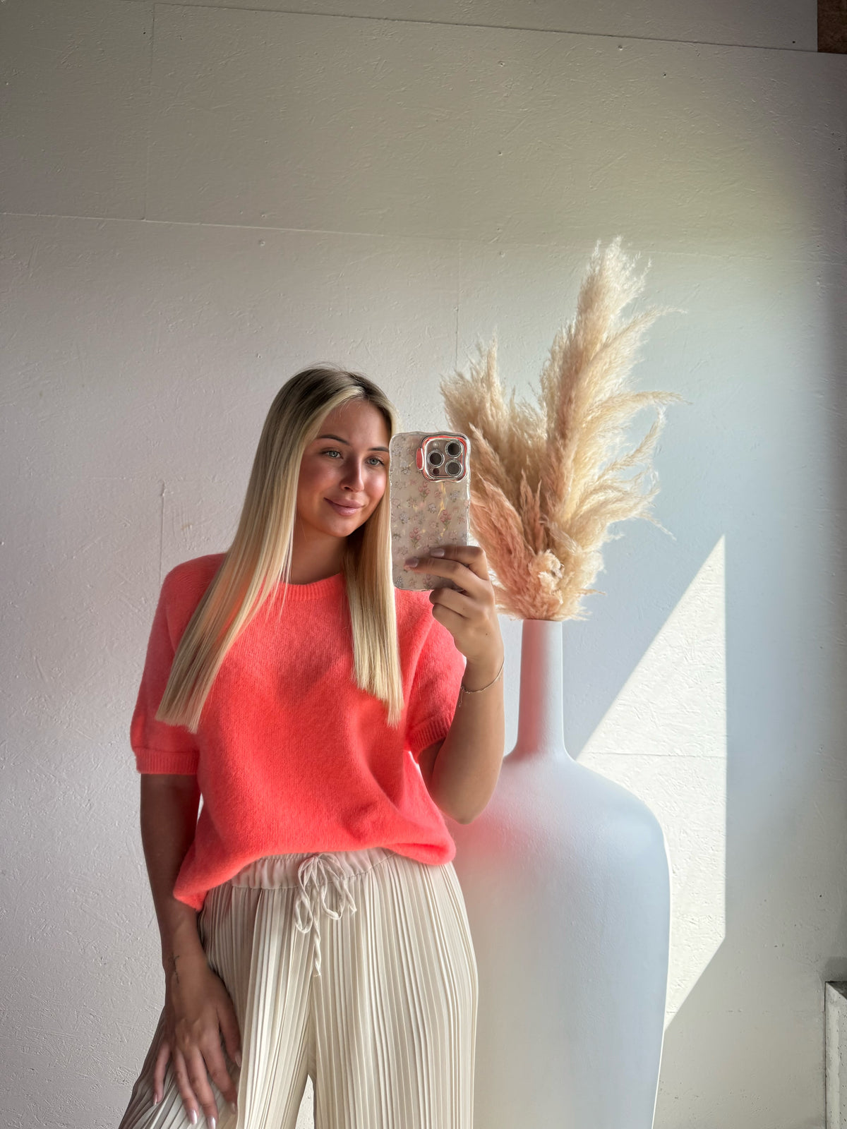 Pullover, Sara
